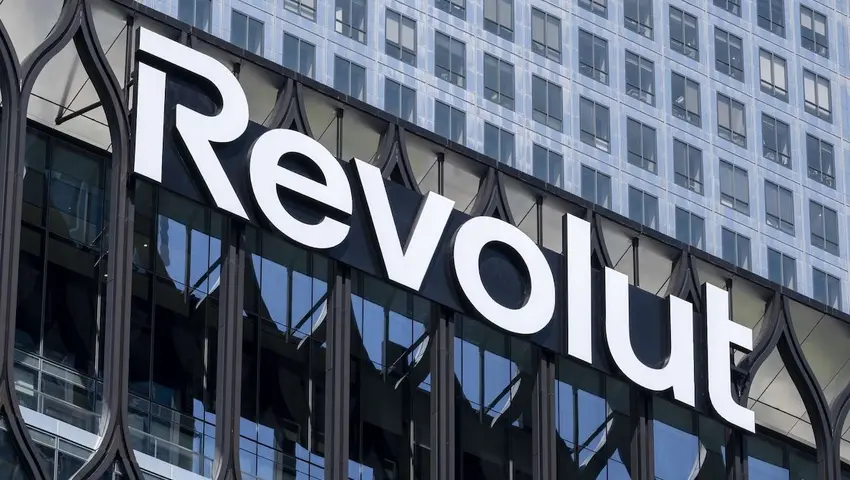 Утечка данных Revolut: хакеры публикуют селфи и паспорта клиентов, требуя выкуп в $780 млн