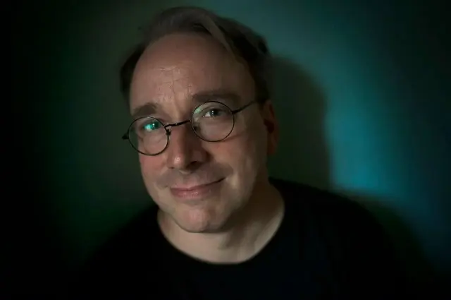 Линус Торвальдс: от программиста к лидеру разработки Linux и война с ИИ-мусором